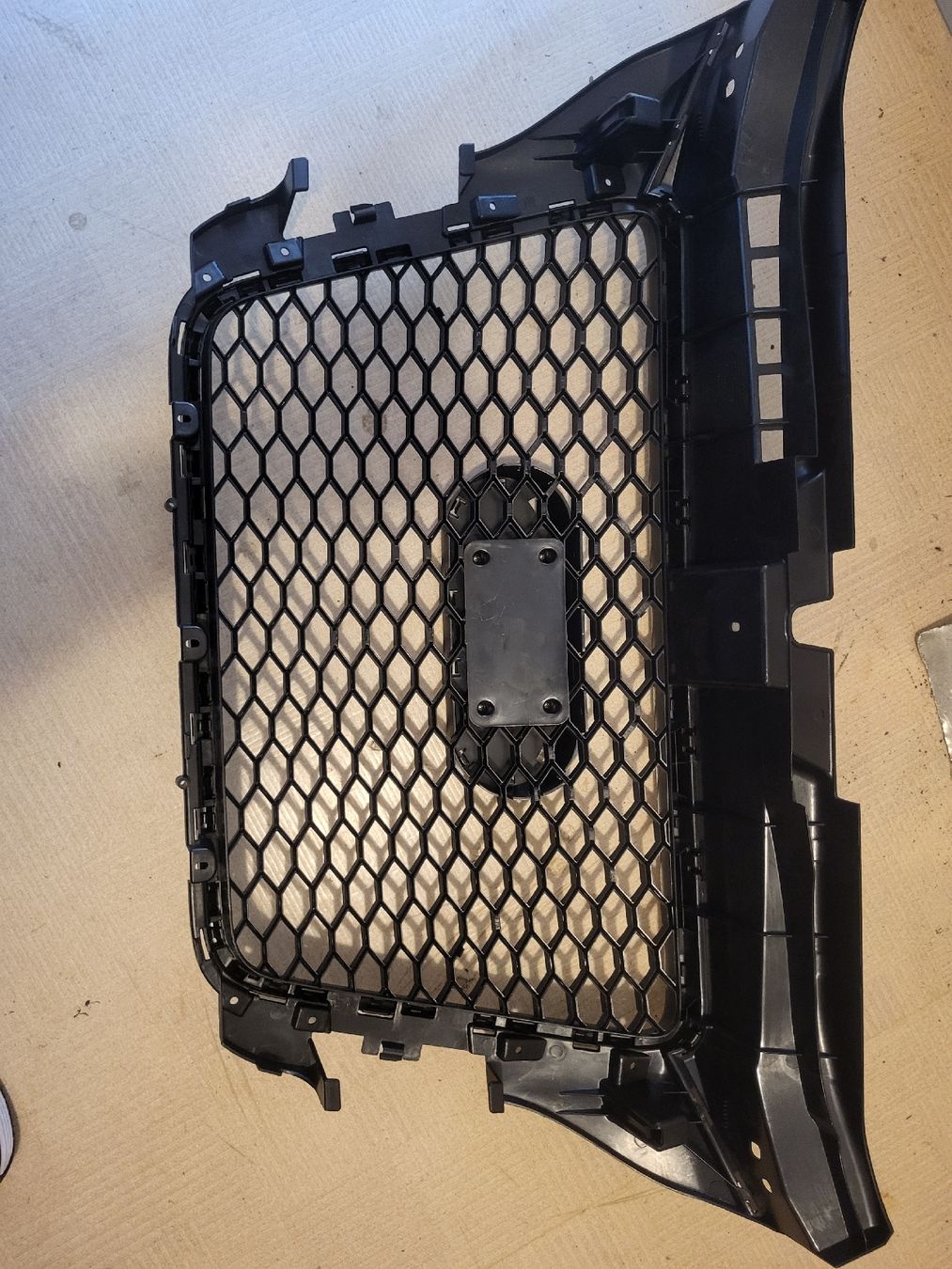 Audi Tutti pezzi di ricambio auto: Audi RS3 Kühlergrill Schwarz Glanz – Nuovo e nell'imballaggio originale da Krummenau venduto da BEAT-S 1