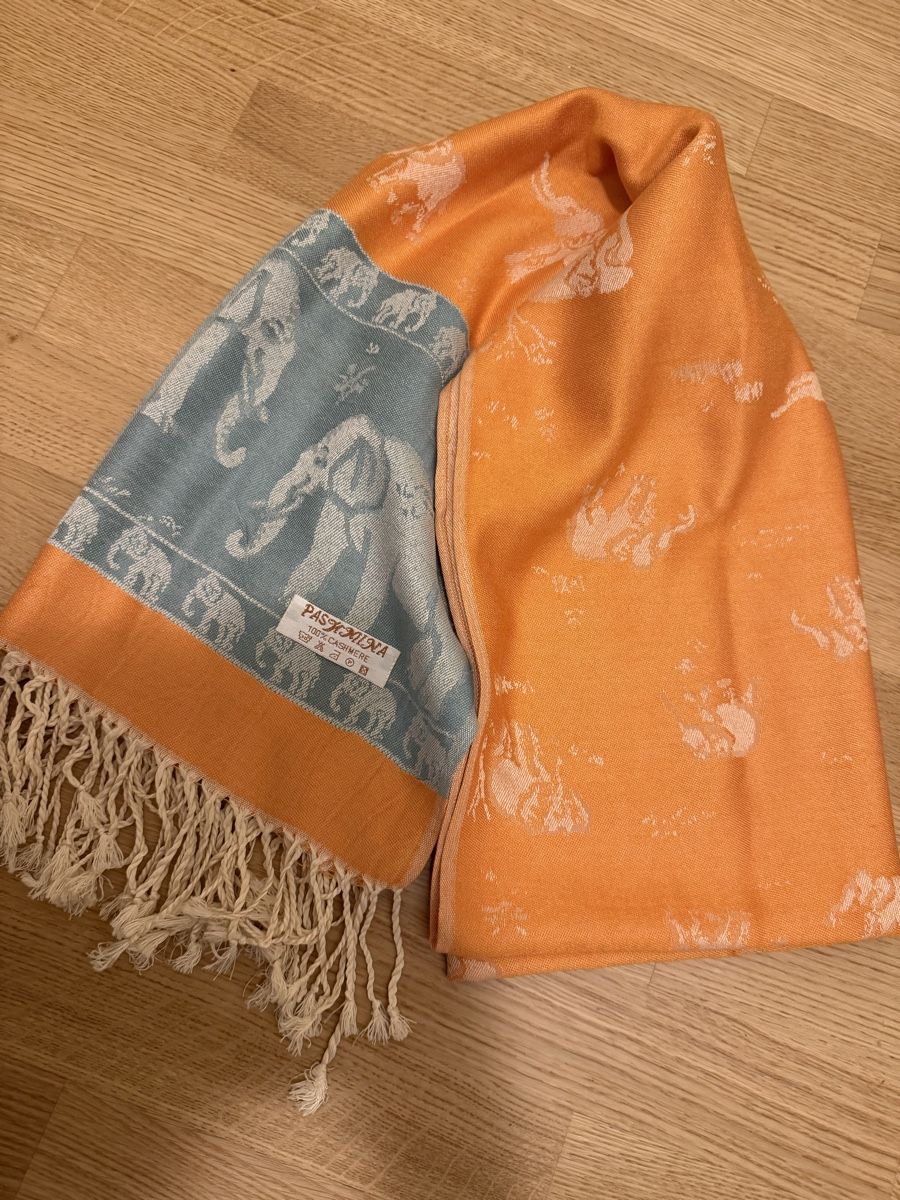 Foulard & Sciarpe: Sciarpa 🧣 100%cashmere – Nuovo e nell'imballaggio originale da Opfikon venduto da MabelCouture 6