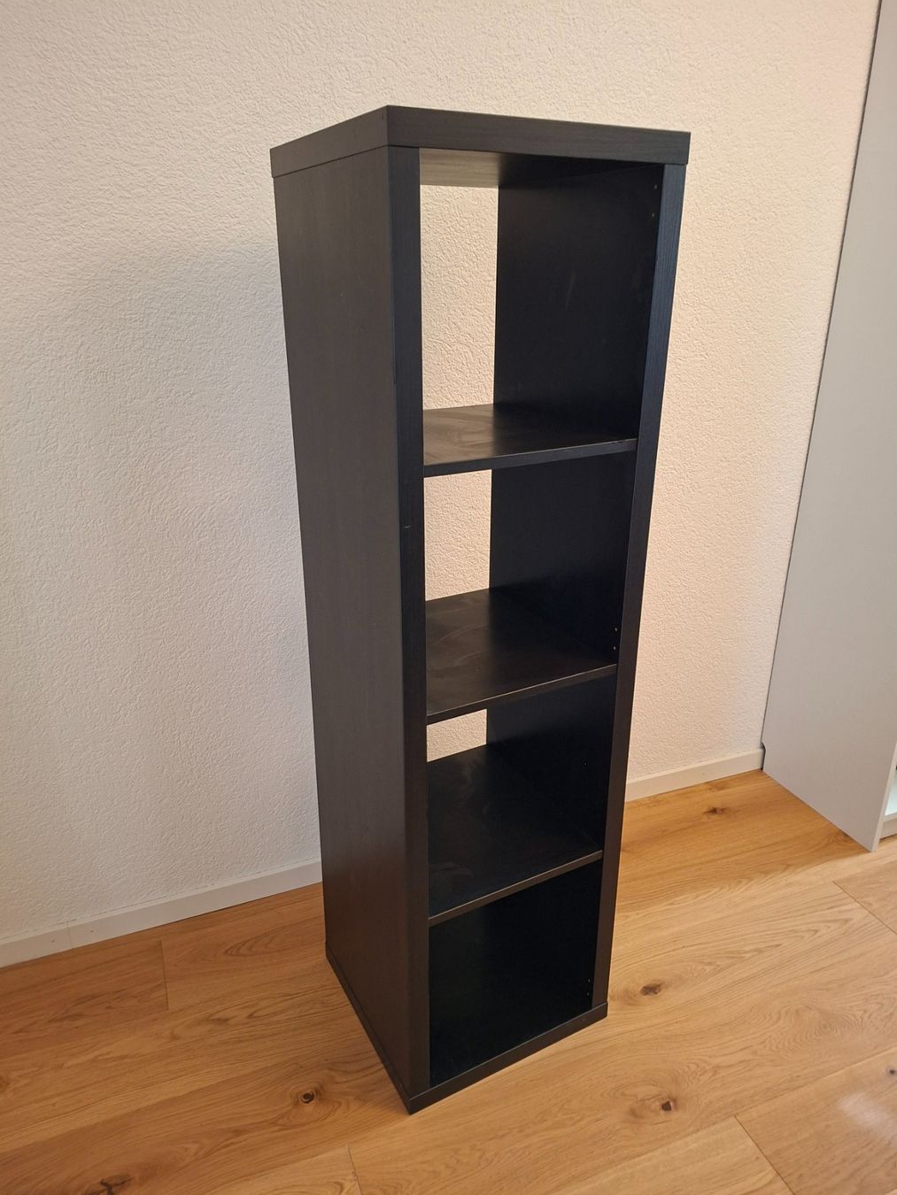 Ikea Regale: Kallax 1x4 – Gebraucht aus Solothurn von RaffiffaR