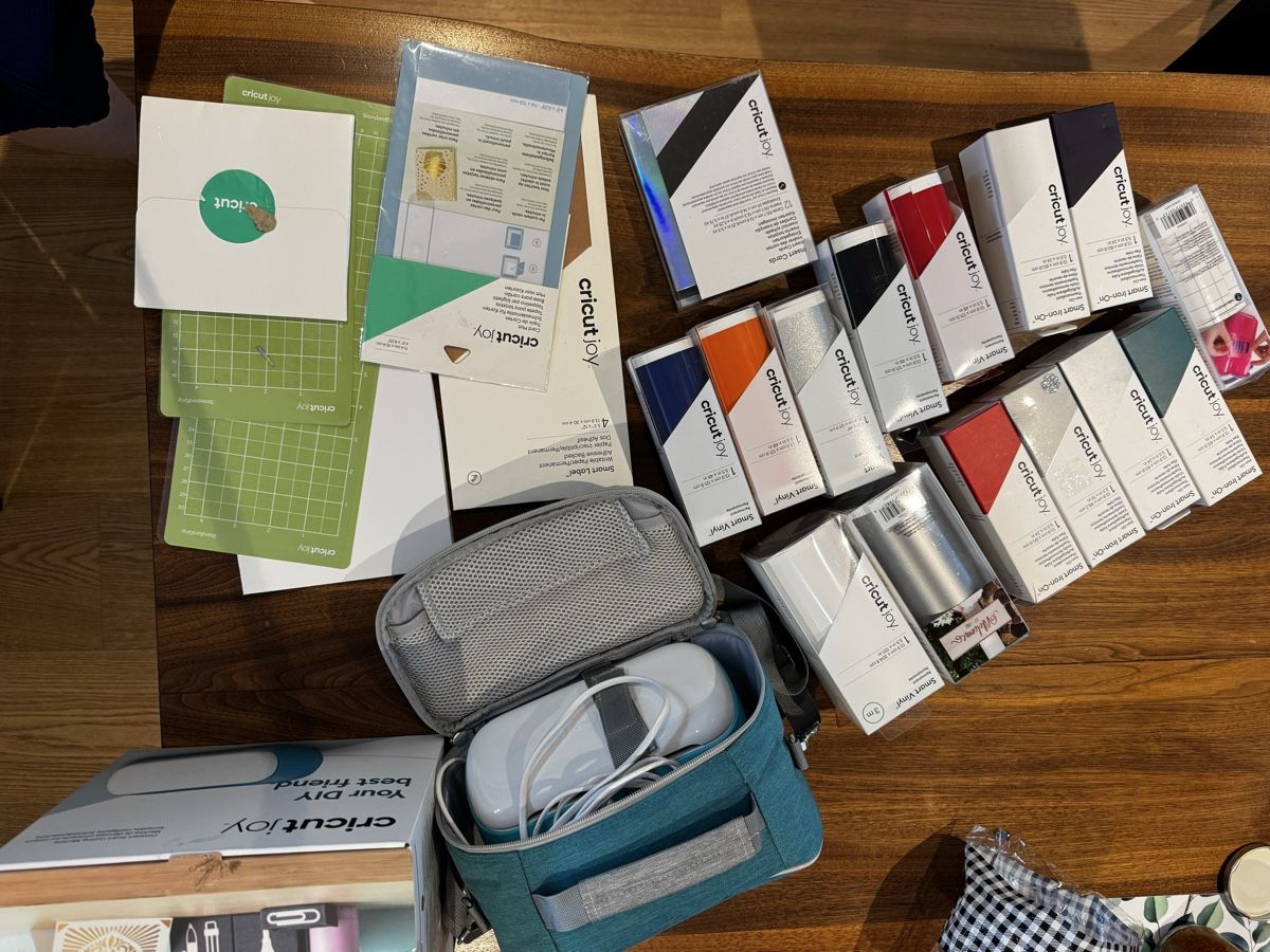 Toutes les machines: Cricut Joy Schneideplotter mit viel Zubehör  – D'occasion à Oekingen par yvo_g97y