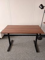Höhenverstellbarer Schreibtisch / Stehpult