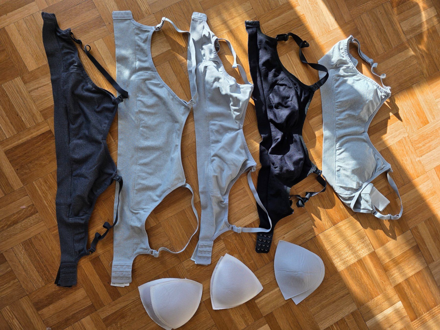 H&M Lotti di vestiti: Still BHs Top während oder nach Schwangerschaft Gr M - Set 3 – Usato da Schlieren venduto da pas_vy2f