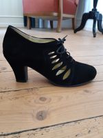 Schuhe im Stil der 30er/40er Jahre von Lola Ramona