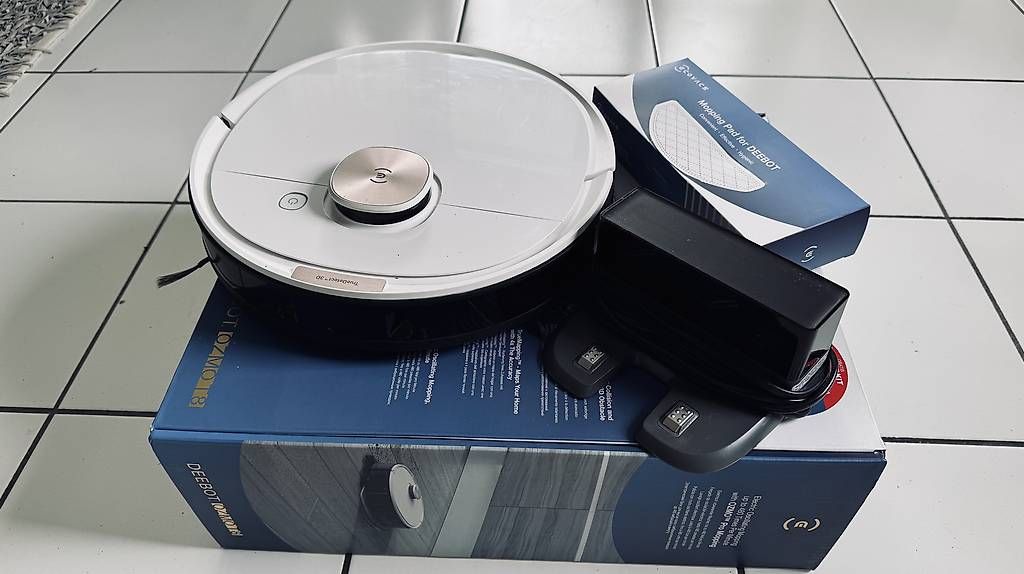 Ecovacs Aspirapolveri & Accessori: Ecovacs Deebot Ozmo T8 Saug und Wischroboter weiss – Usato da Port venduto da Cedrosch 2