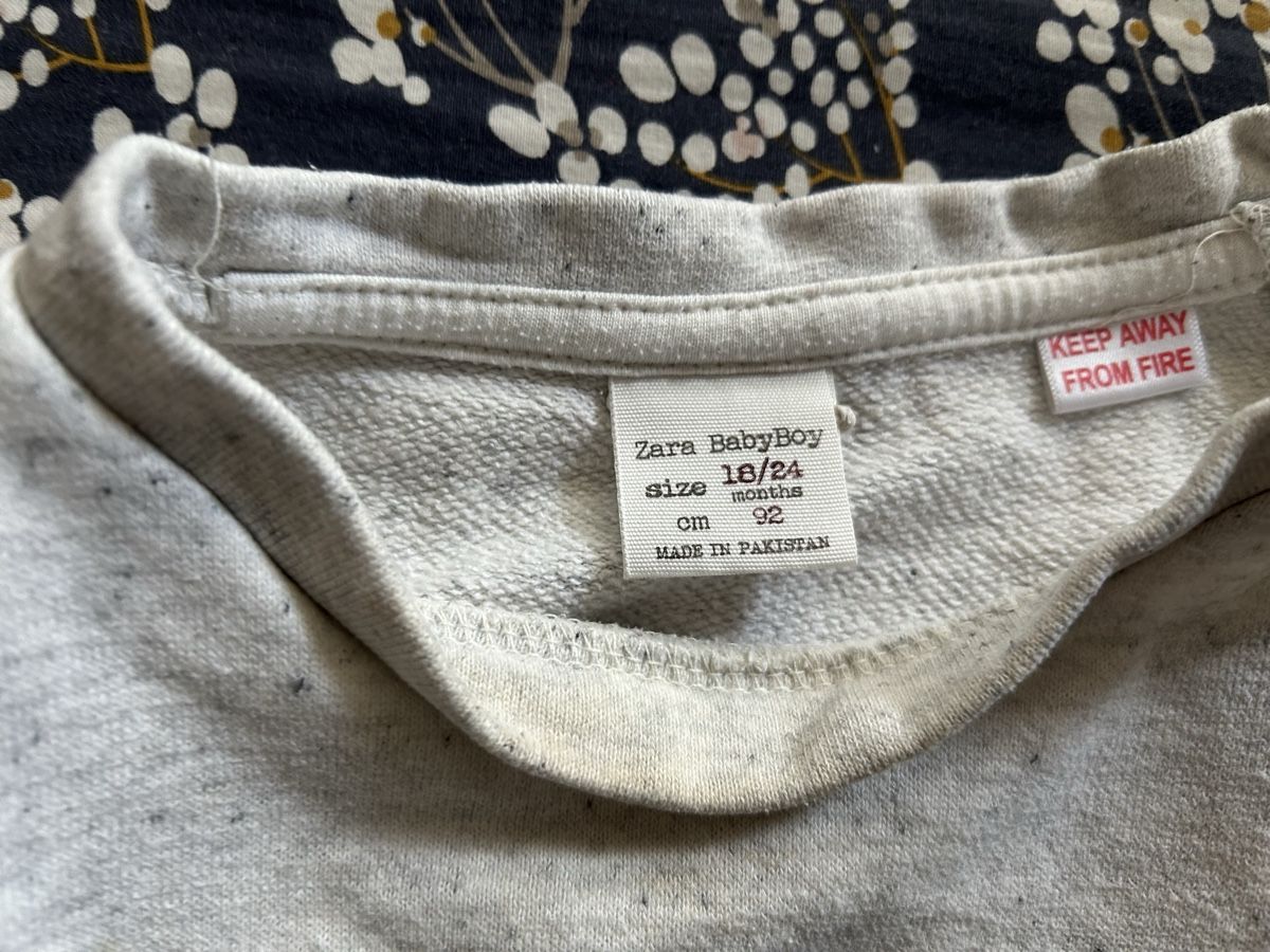 Zara Pulls et sweat-shirts: Pull Zara taille 92 – D'occasion à Lausanne par SaraSkjellaug 1
