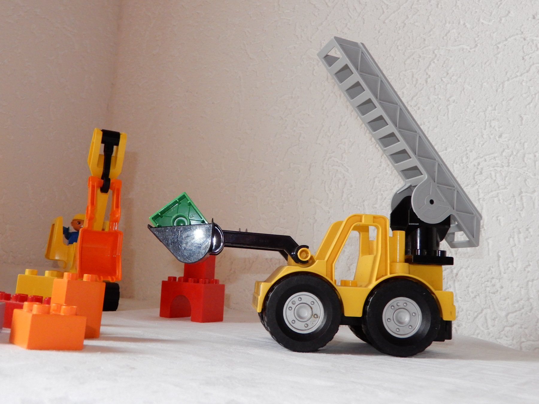 Lego Kit di costruzioni: Lego Duplo Baustelle Frontlader, Raupe mit Schaufel,Bagger – Usato da Senèdes venduto da tintinette43 6