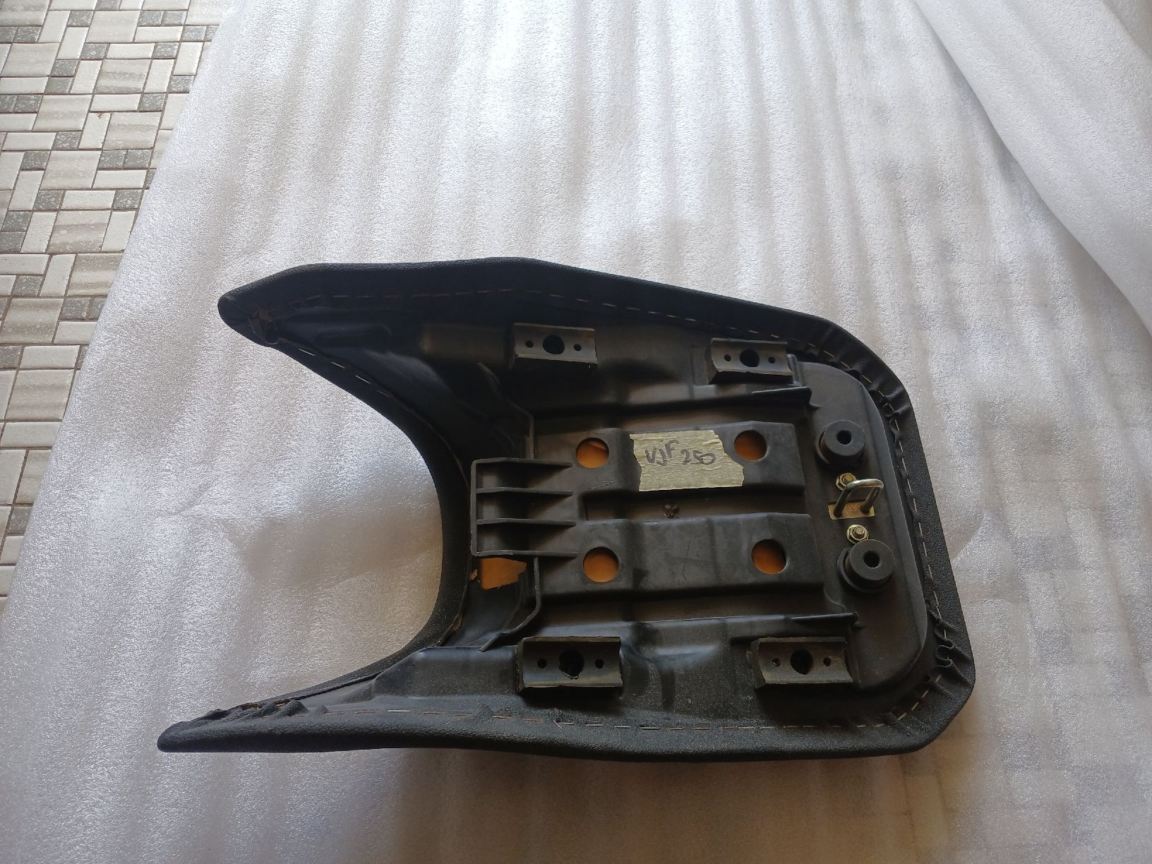 Daelim Tutti i ricambio per moto: daelim vjf 250 selle, siège, sattel – Usato da Fey venduto da lobanovski1 2