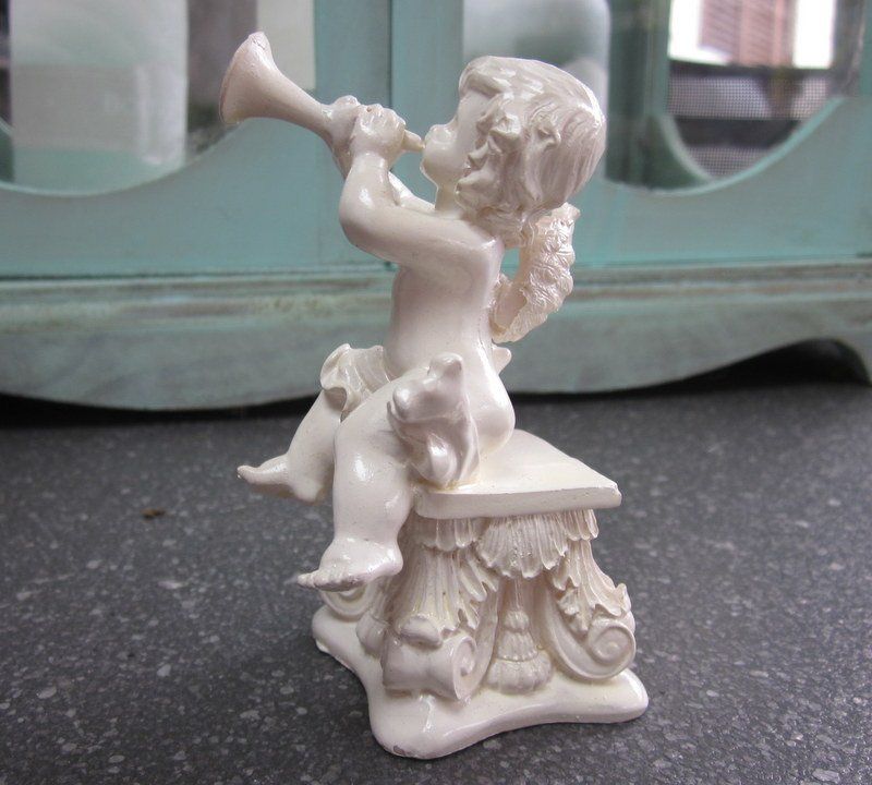 Statuette: Engel auf Sockel mit Trompete – Usato da Bischofszell venduto da Pfau0