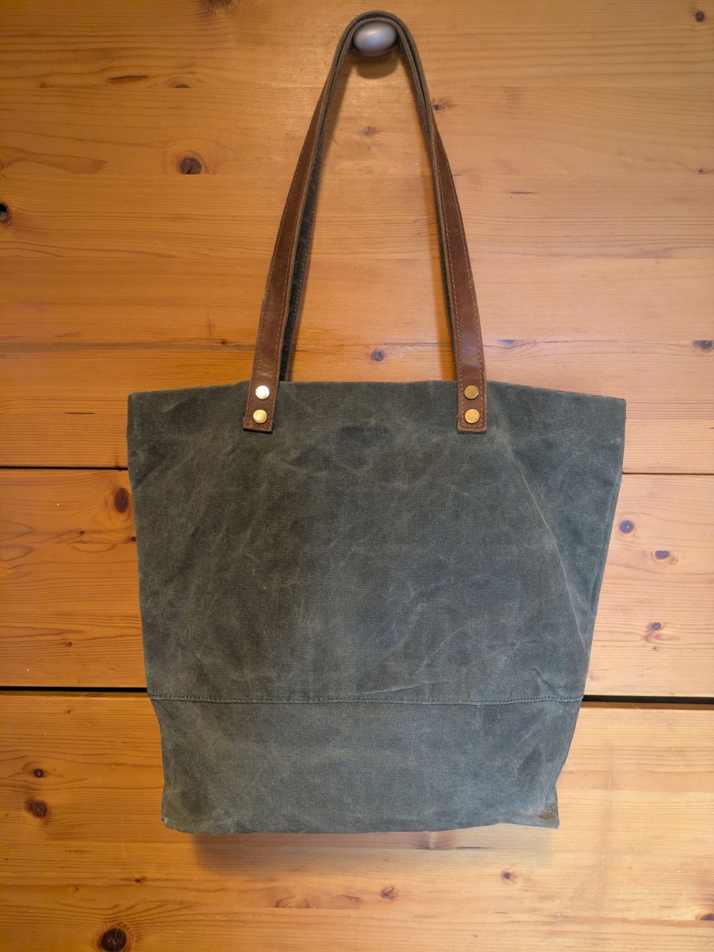 Taschen für Damen: Hübsche olivgrüne Handtasche – Gebraucht aus Dornach von mkh_8yst