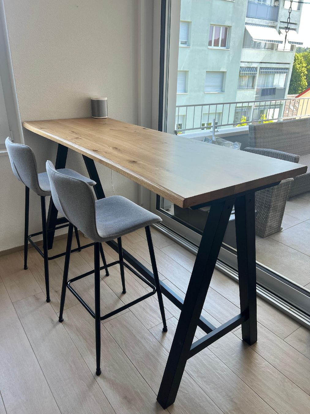 Jysk Tavoli: 180cm Stehtisch Massivholz mit 2 Barhocker – Nuovo (secondo la descrizione) da Ermatingen venduto da Gruene