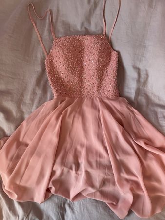 Rosafarbenes Cocktailkleid mit Pailletten, Grösse 36