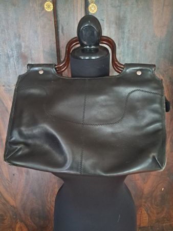 Vintage Ledertasche . schwarz . originell .