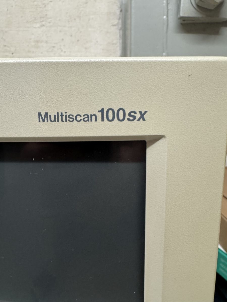 Ecrans: Sony Röhrenmonitor – Défectueux à Esslingen par Ursr1 1