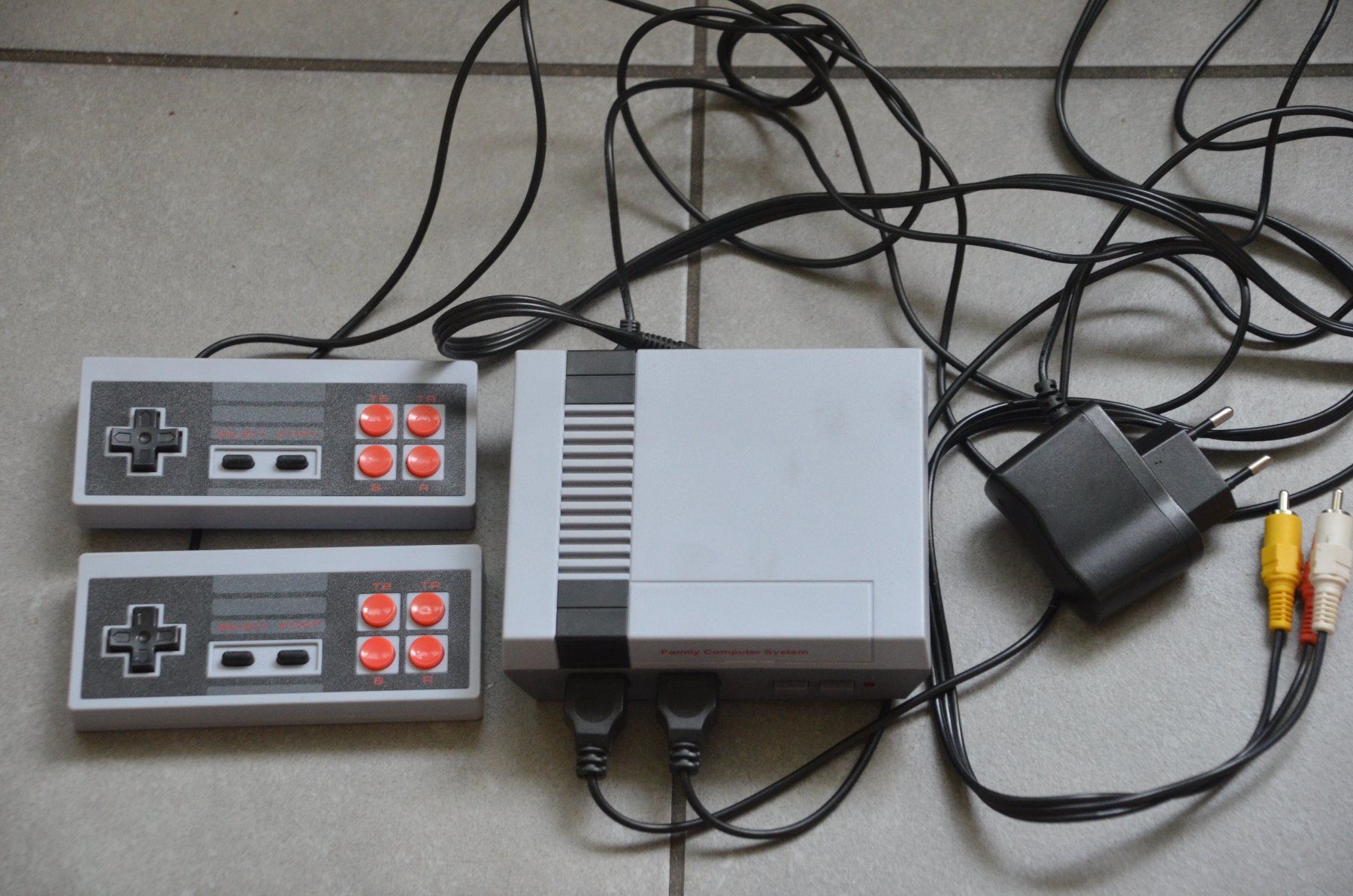 Console: Family Computer System Konsole / console – Usato da Collonges venduto da arashee 2