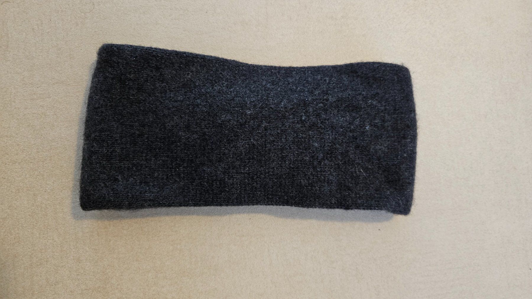 Copricapi, berretti & cappellini: Merinostirnband dunkelgrau – Usato da Vevey venduto da nus_ly82 1