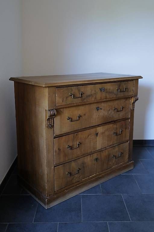 Kommoden: Elegante Kommode aus hochwertigem Holz – Gebraucht aus Basel von easydriver23