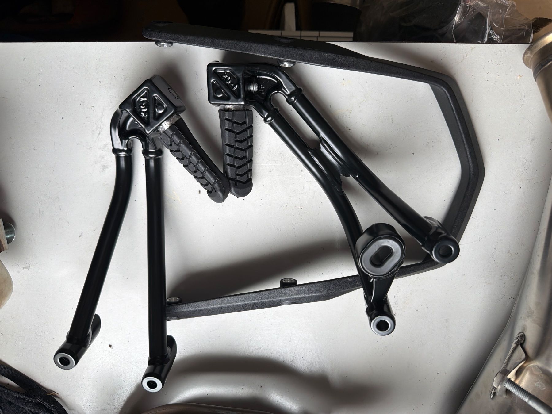 KTM Alle Motorradersatzteile: Motorcycle Footrest Bracket Set, Acceptable Condition – Gebraucht aus Montévraz von SON17