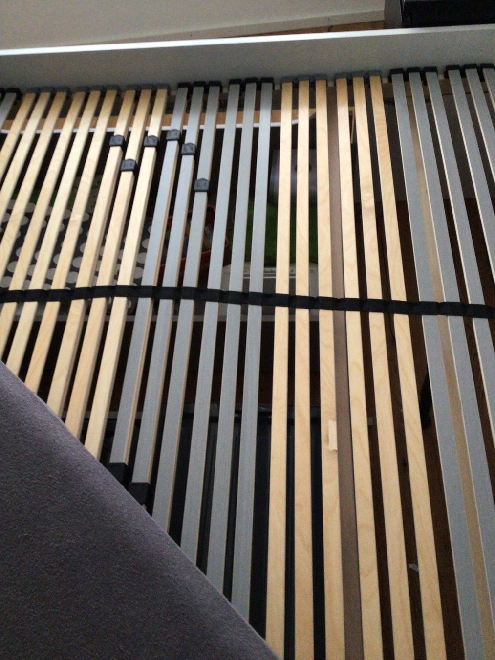 Ikea Letti: Bett mit Schubladen und Kopfteil grau 140x200cm – Usato da Einsiedeln venduto da Tru7 6