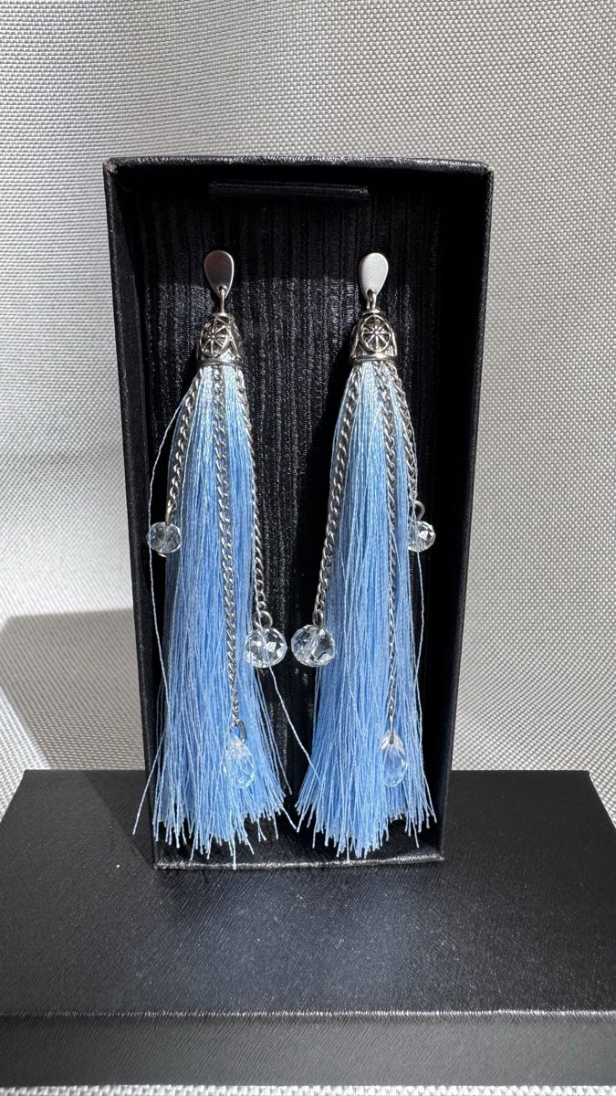 Boucles d'oreille: Ohrringe mit Seidenquasten Hellblau – Neuf avec emballage d'origine à HORGEN par vladibarca10 2