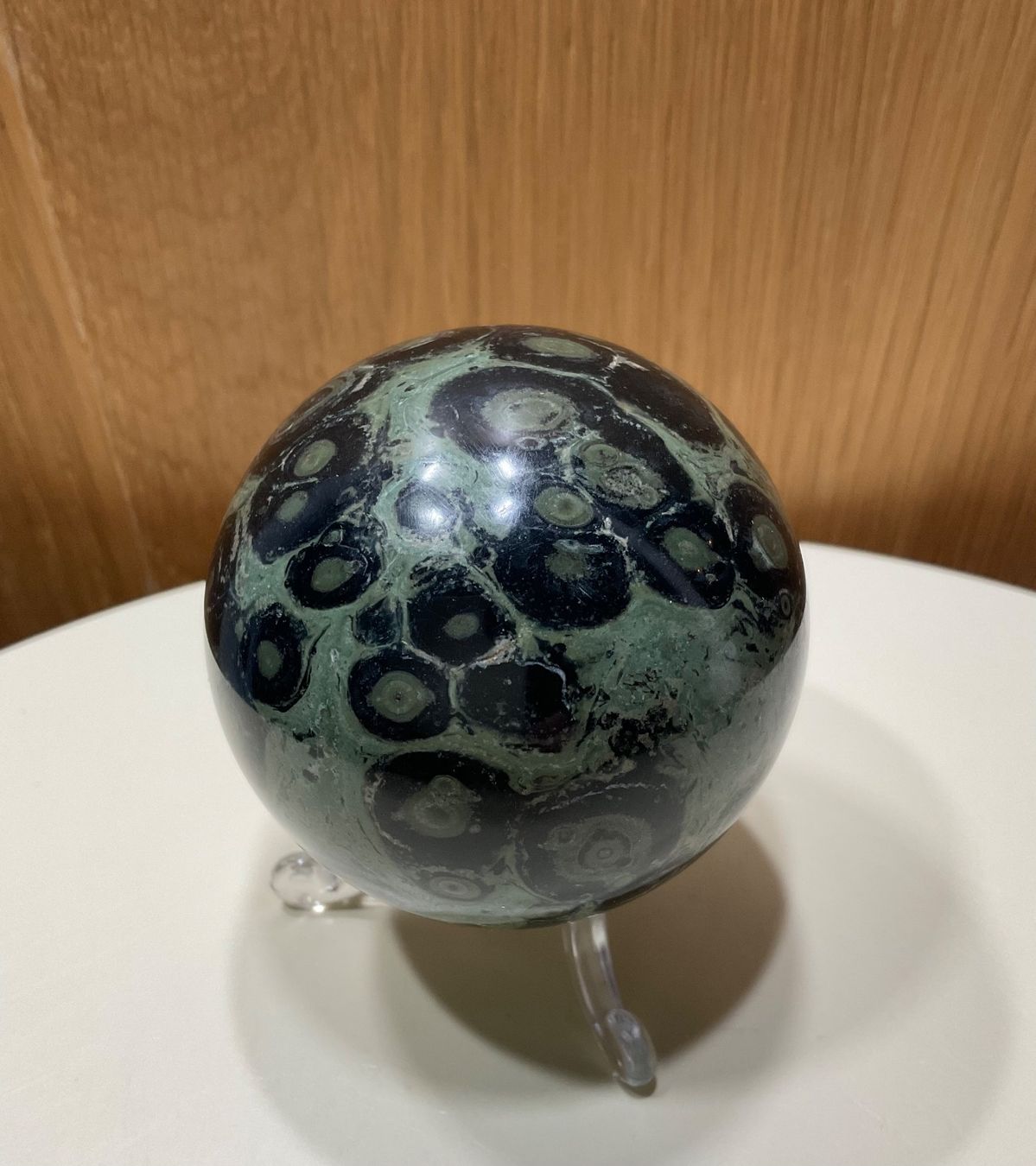 Mineralien & Heilsteine: Sehr schöne Eldarit Kugel mit Ständer aus Madagaskar – Neu (gemäss Beschreibung) aus Gibswil von BestePreis