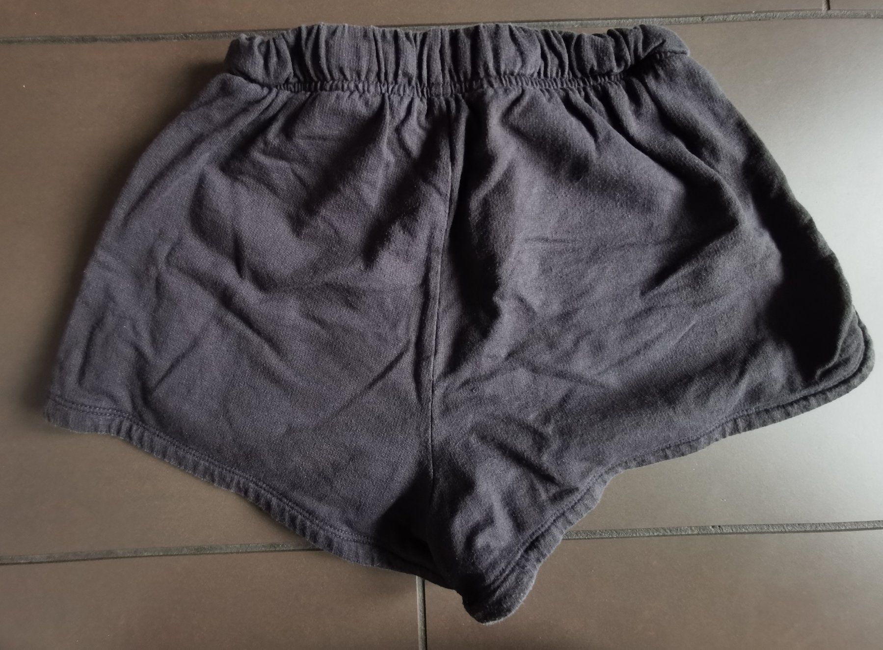 H&M Pantaloni: schwarze Shorts H&M, Grösse 146/152 – Usato da Jona venduto da Loki40 3