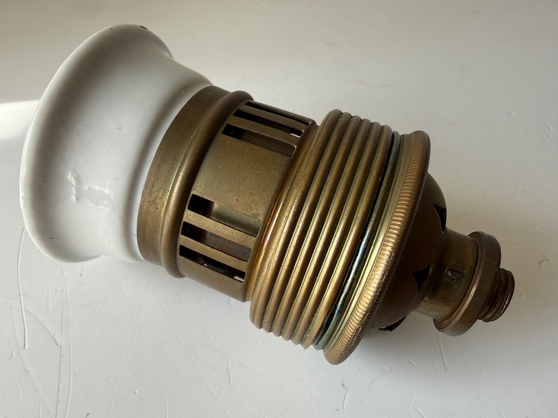 Lampade: Antike Lampenfassung – Usato da Zwingen venduto da moje1 1