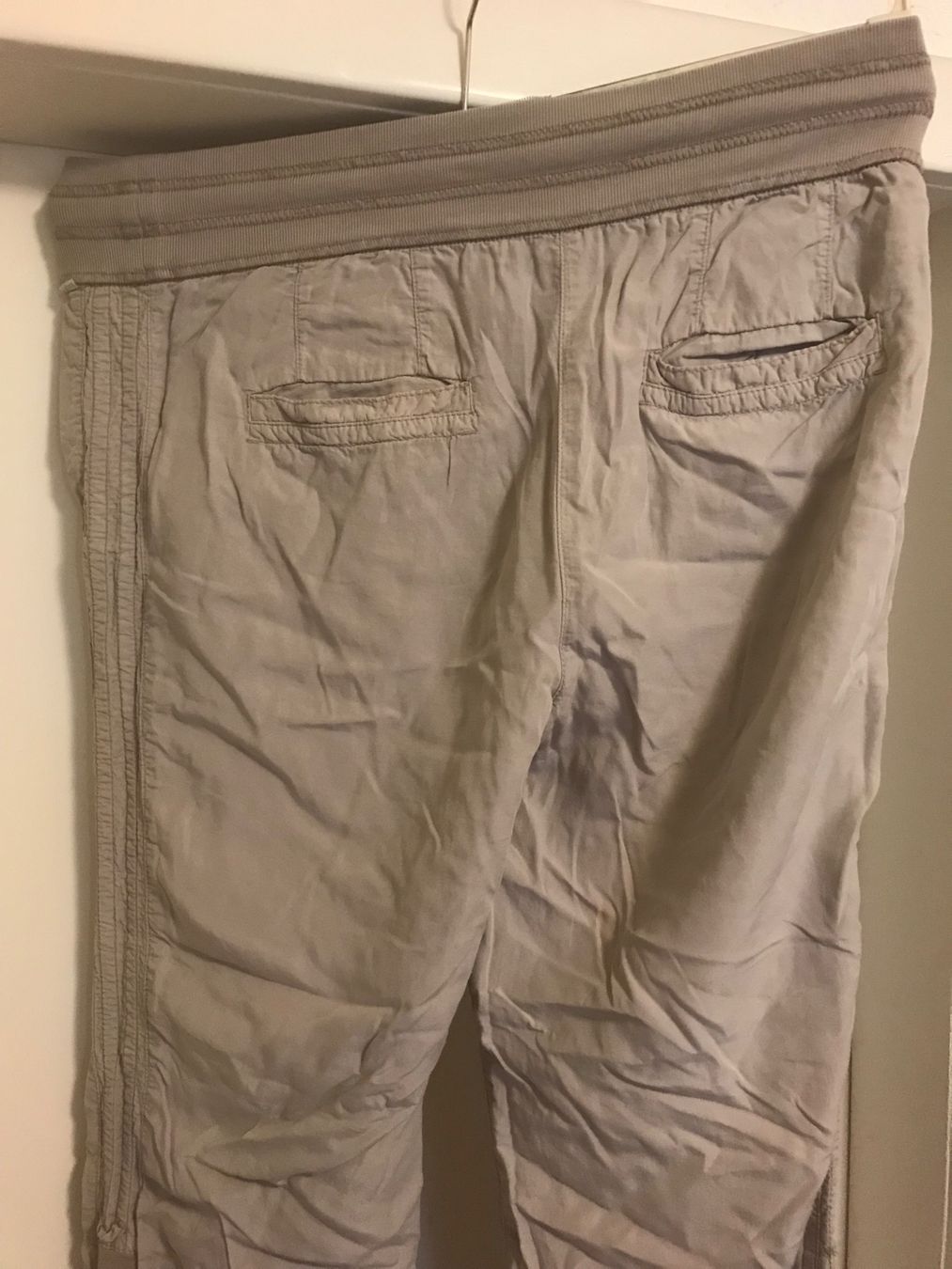 Marc Cain Hosen: Marc Cain leichte Sommerhose, Khaki, Gr. 4 – Gebraucht aus Niederteufen von mix18 3