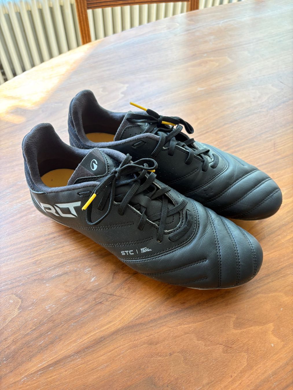 Decathlon Herrenschuhe: Fussballschuhe – Gebraucht aus Zürich von grace_li