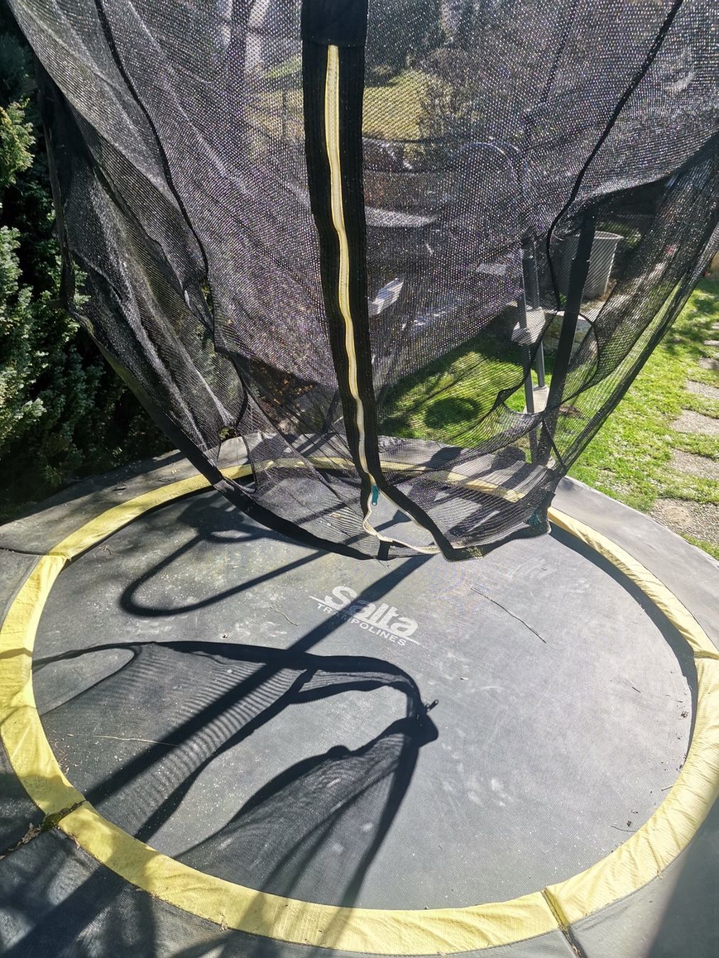 Salta Trampolini: Salta Trampoline ca 2.20m – Usato da Therwil venduto da JeannysTrendStyle