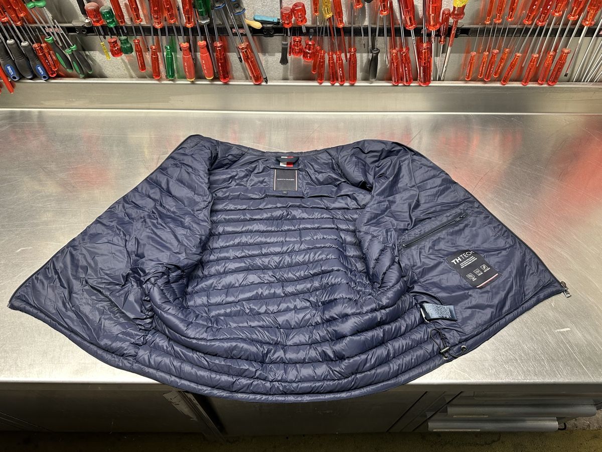 Tommy Hilfiger Jacken: Tommy Hilfiger TH Tech Steppweste blau – Gebraucht aus Schwende von weesli 2