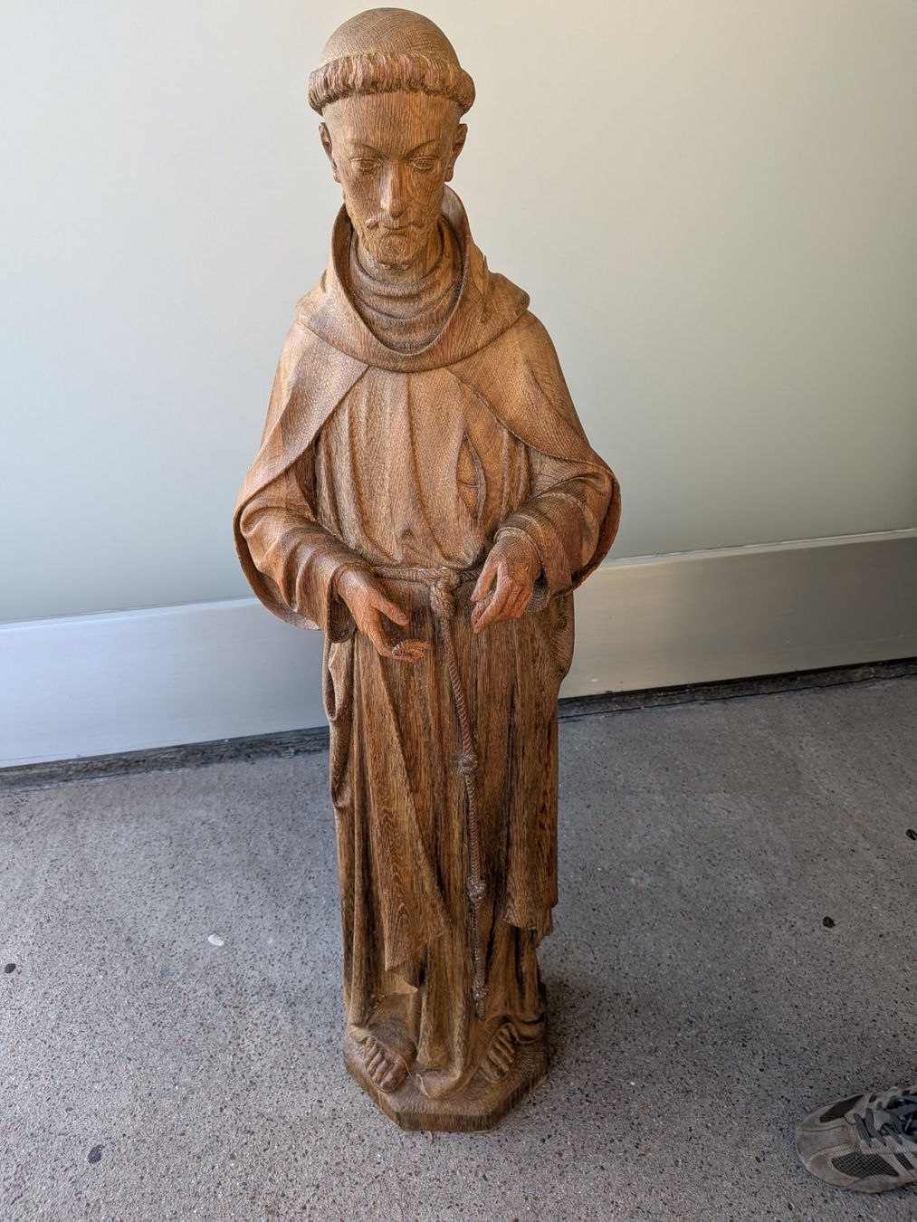 Skulpturen & Statuen: Grosse antike Heiligenfigur aus Eichenholz – Gebraucht aus Emmen von Brockofsky