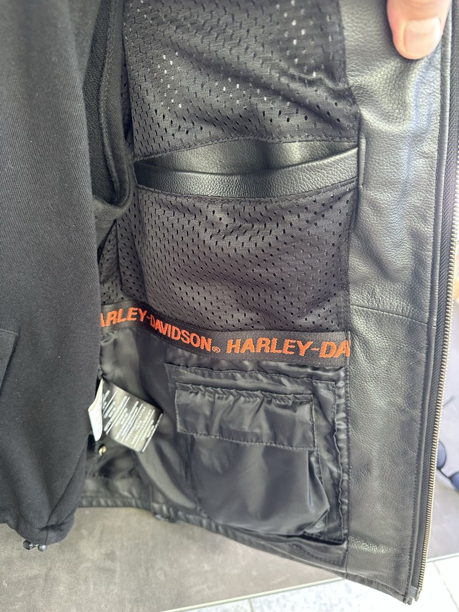 Harley-Davidson Giacche: Harley- Davidson Lederjacke – Nuovo (secondo la descrizione) da Gundetswil venduto da petriheilremimartin 1