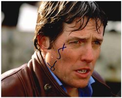 HUGH GRANT - Grossfoto (20 x 25 cm) handsigniert mit COA