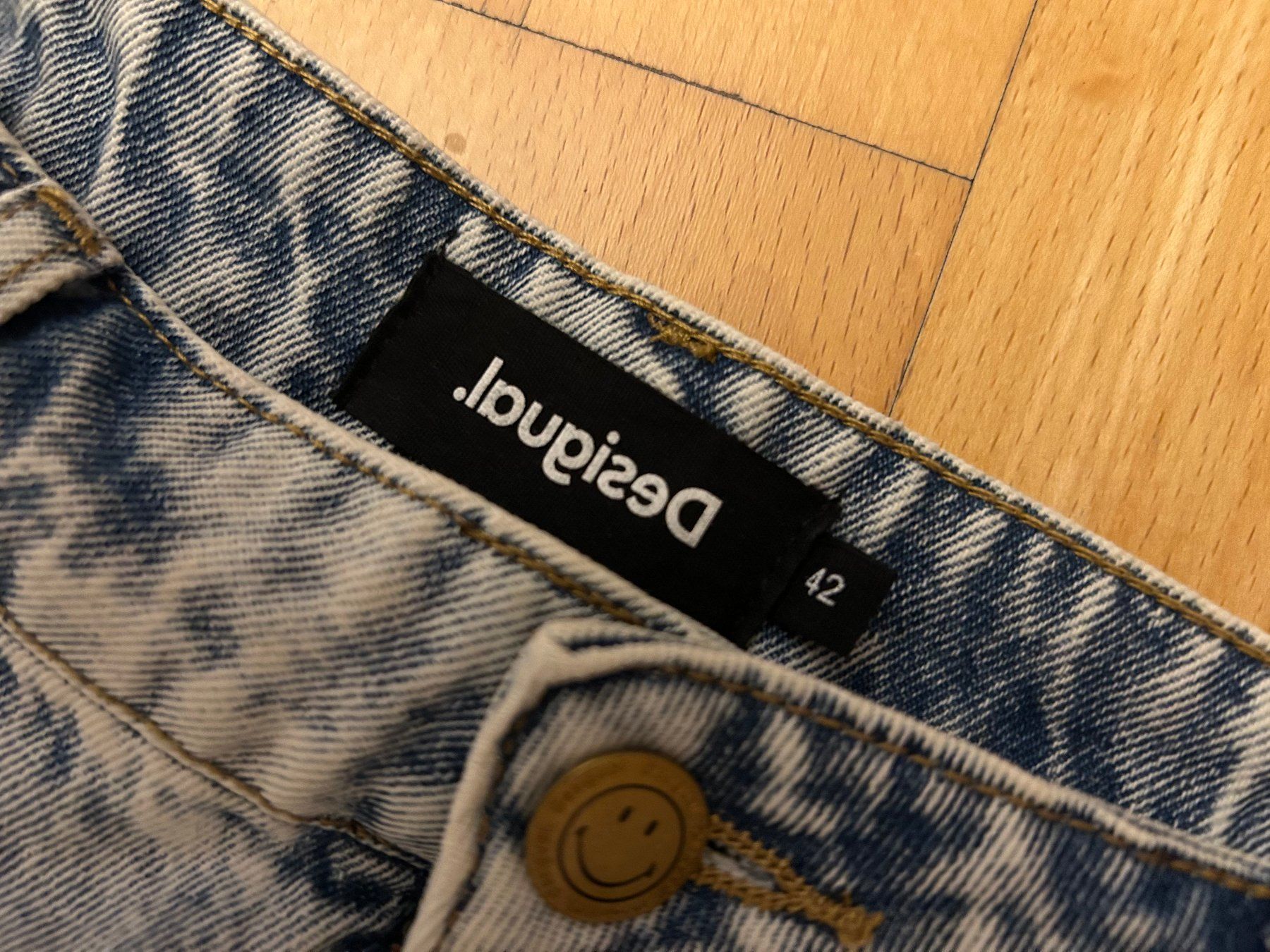 Desigual Jeans: Desigual Hotpants (42) – Gebraucht aus Bachenbülach von Sunsetblvd 3
