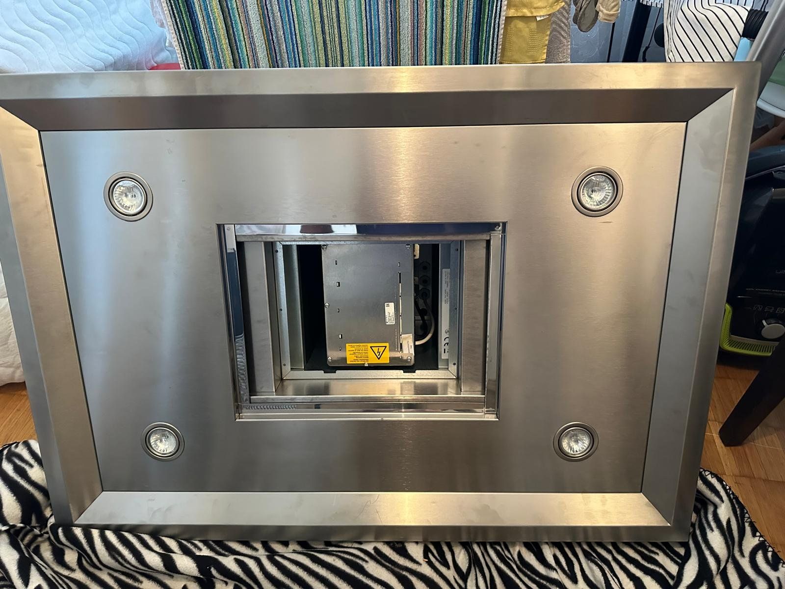 V-Zug Hottes de ventilation: Dunstabzugshaube V-ZUG Insel ChromeClass – D'occasion à Spreitenbach par Space_X 1