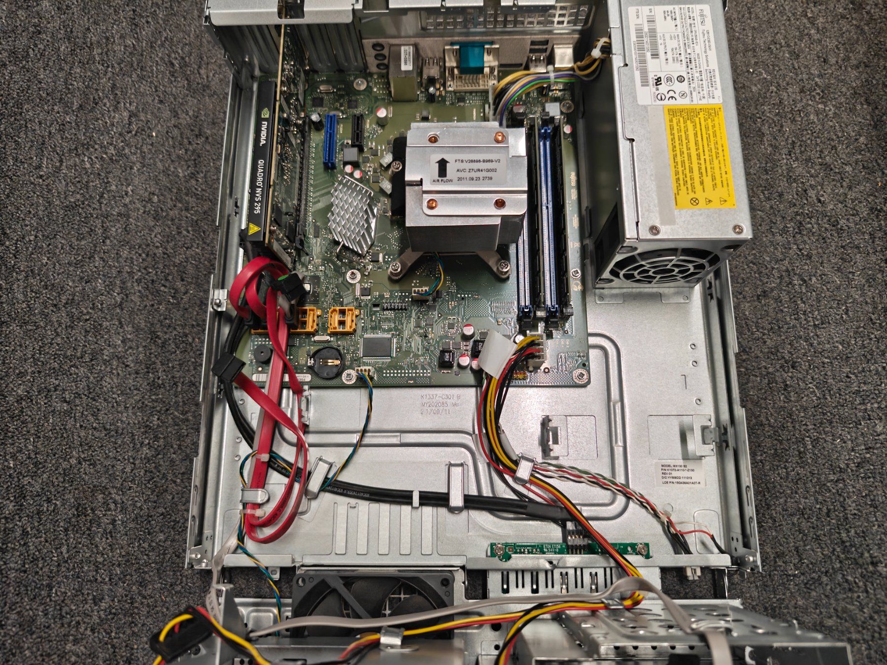 Fujitsu Serveurs: Fujitsu Primergy MX130 S2 / Server-Hardware – D'occasion à Sargans par NewLifeForGPUs 3
