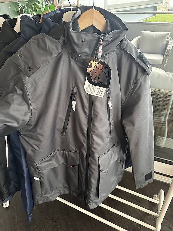 Jacken: Neu: Arbeits-Winterjacke Gr. L und XL – Gebraucht aus Oberhasli von alexandrawuerzburger