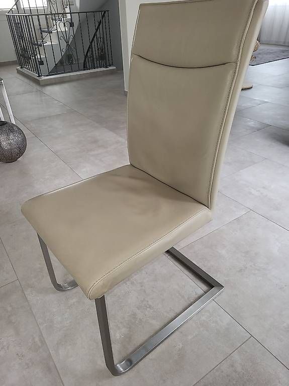 Set di tavolo e panche: Esszimmertisch mit 6 Lederstühlen (Schwinger) – Usato da Nottwil venduto da pgiani 2