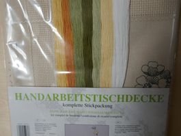 NEU !  Handarbeits-Tischdecke  (Komplette Stickpackung)