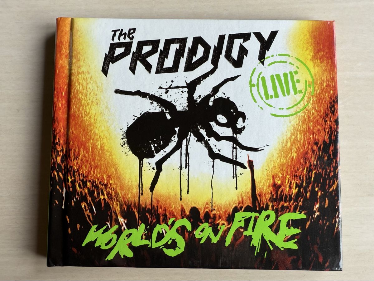 CDs: The Prodigy - Worlds on Fire - CD/DVD Limited Edition – D'occasion à Oberried Brienz par Chyara