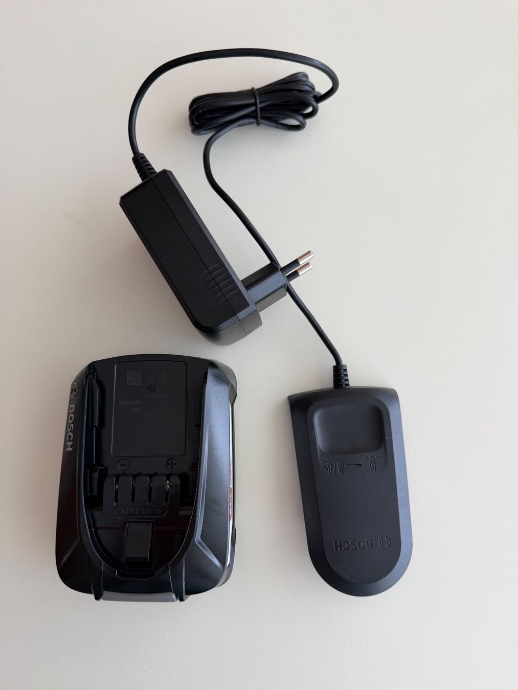 Bosch Caricatori & Batterie: Bosch batterie PBA 18V 2.5Ah + chargeur – Usato da St-Gingolph venduto da GoldenKeys 2