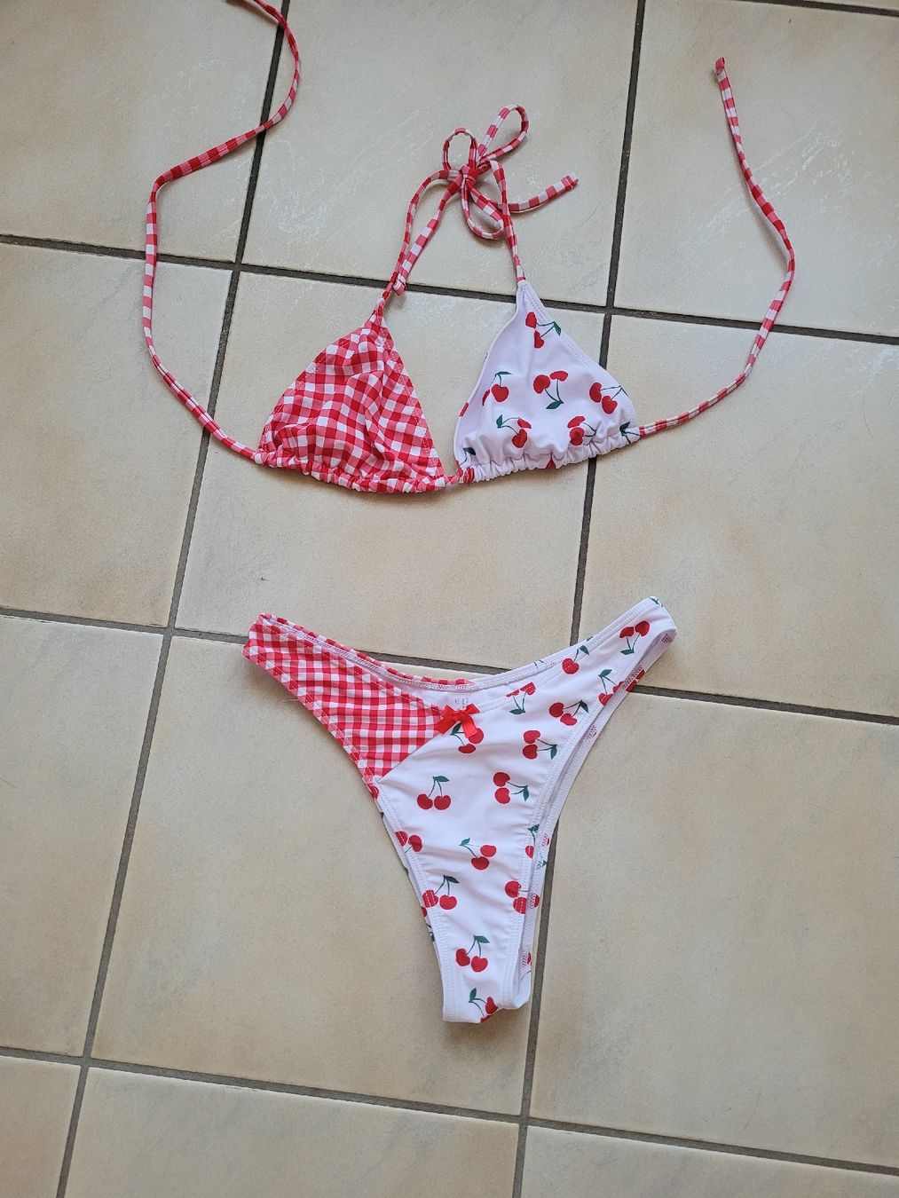 Costumi da bagno & Bikini: Neues Bikini Grösse L – Nuovo (secondo la descrizione) da Kallnach venduto da _blub_