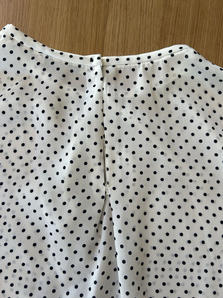 Tops: Blouse à petits pois  – D'occasion à Daillens par guisepa 4