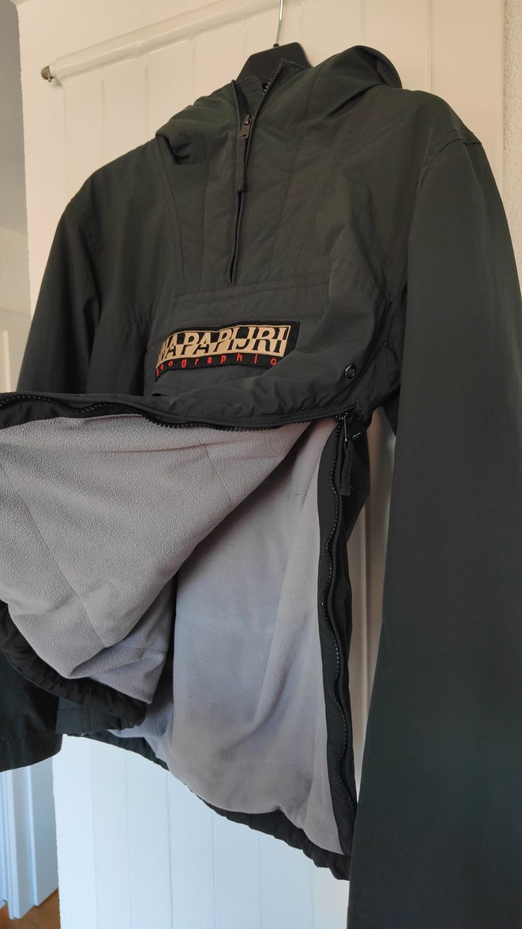 Napapijri Giacche: NAPAPIJRI Jacke / schwarz / M – Nuovo (secondo la descrizione) da St. Gallen venduto da Traveler9000 1