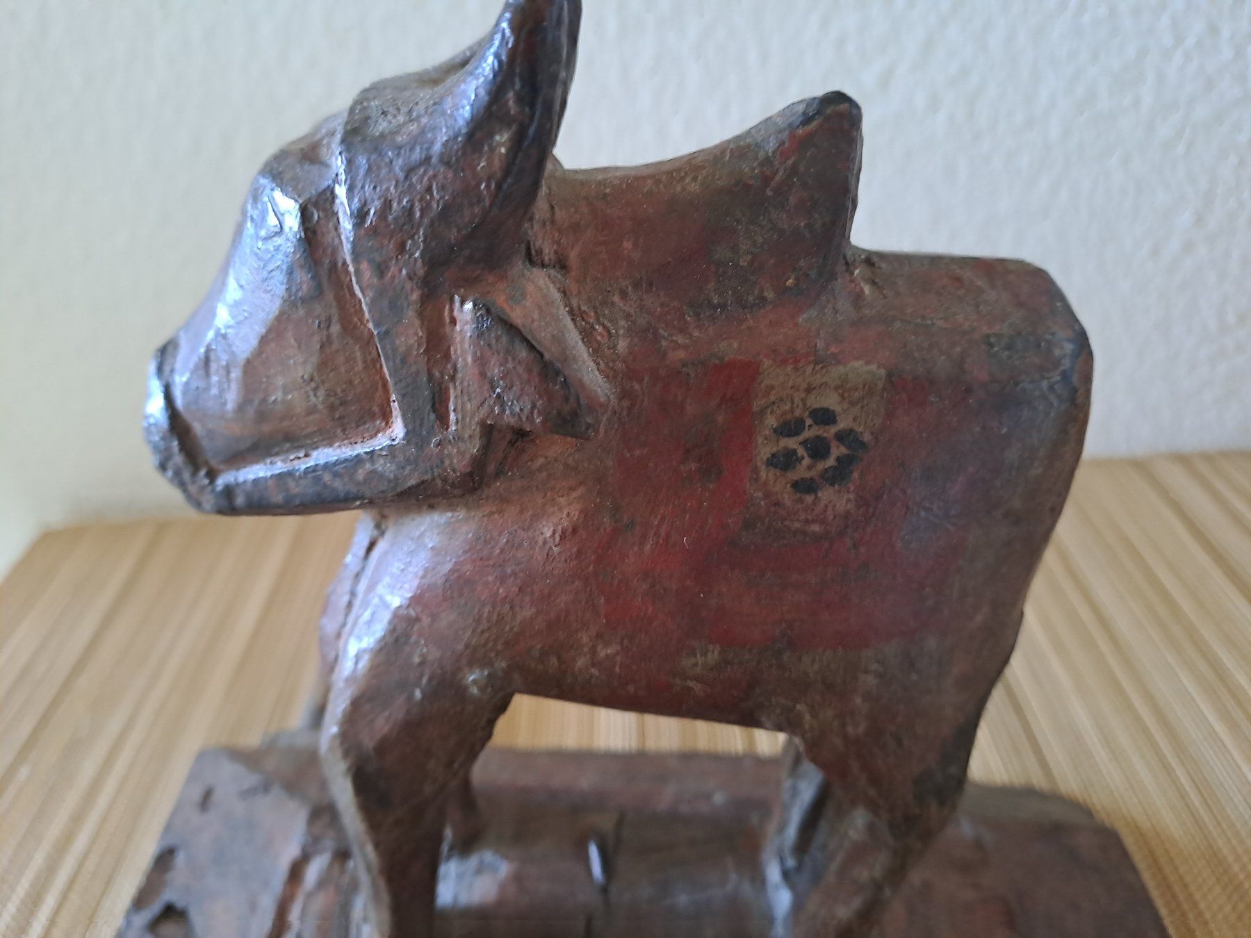 Statuette: INDE ANTIQUE  JOUET NANDI EN BOIS – Usato da LAUSANNE venduto da KWEW