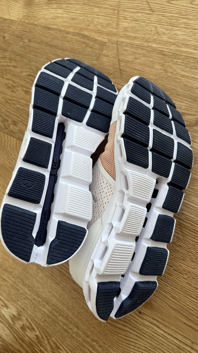 On Scarpe da donna: On Running Cloudstratus shoes size 38 – Usato da Boswil venduto da hey.itsme 3