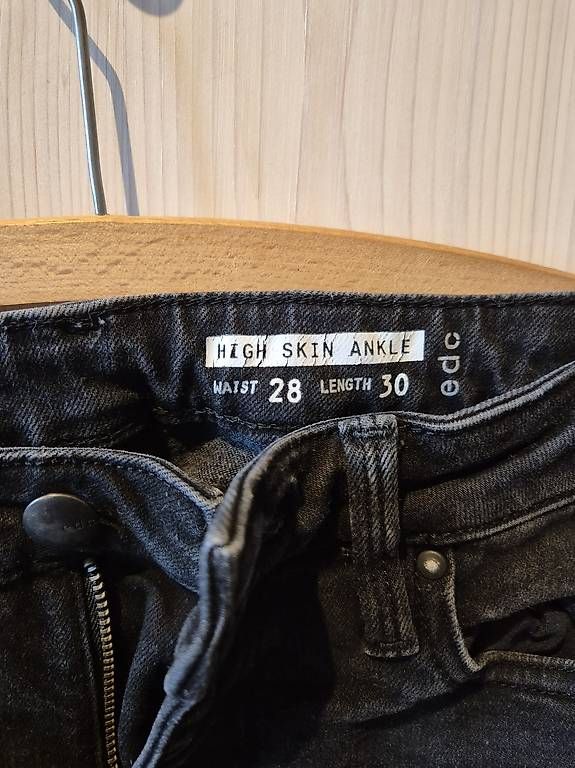 Jeans: Jeans schwarz – Gebraucht aus Schwarzenbach LU von cifis 3