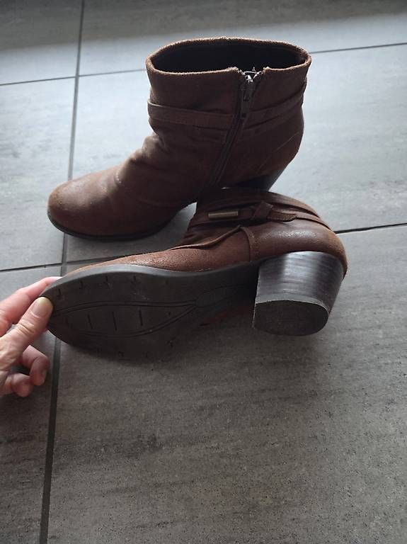 Scarpe da donna: dunkelbraune Stiefeletten (Grösse 37) – Usato da Herisau venduto da lia17 2