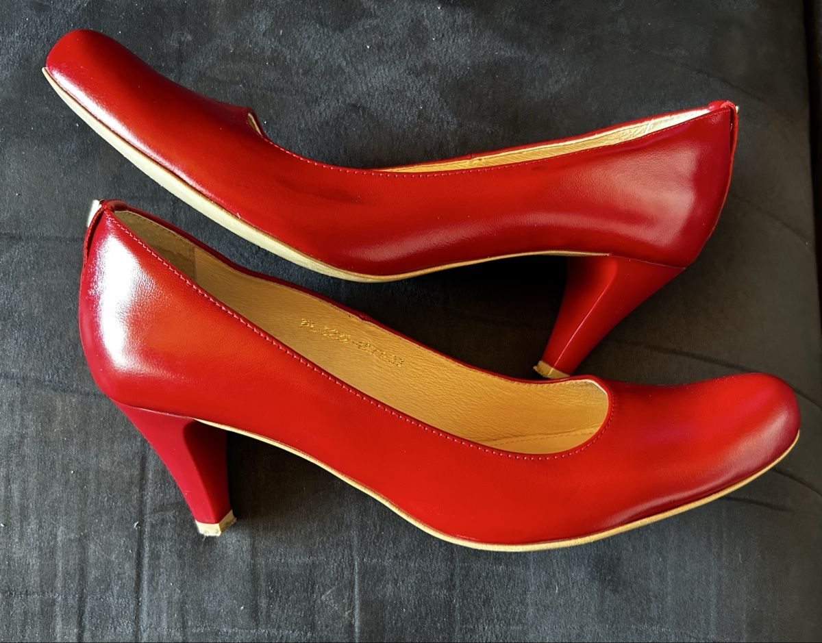 Scarpe da donna: Rote Leder Pumps Gr. 39 Absatzschuhe – Usato da Stettfurt venduto da Ewrozemil