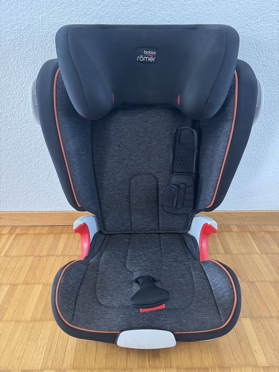 Britax Römer Seggiolini per auto: Britax Römer Kidfix II XP SICT - Kinderautositz – Usato da Uster venduto da _elloga_ 1